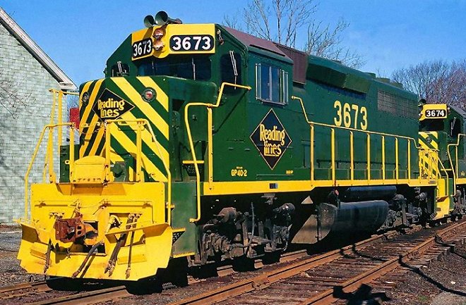 Brand-new Reading GP40-2 #3673 makes its way down the W&N branch with sister unit in tow.