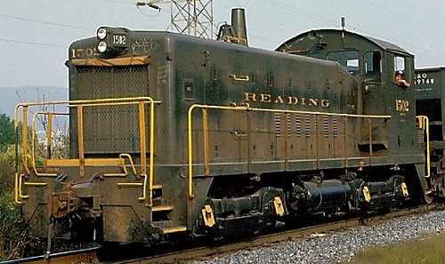 Reading SW900 #1502 at work on the Reading Belt Line near Lebanon Valley Junction.